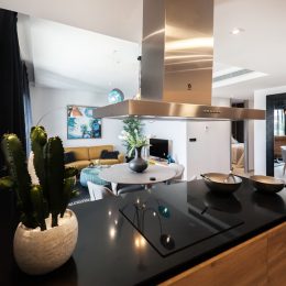 Photo Colorful kitchen cabinets