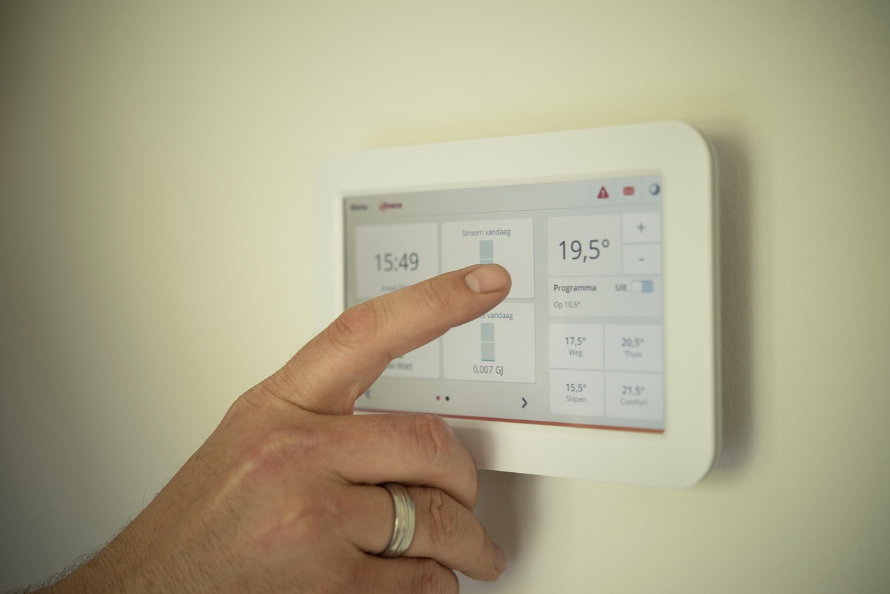 Geautomatiseerde gordijnen in een strak interieur. Geautomatiseerde gordijnen in een strak interieur.