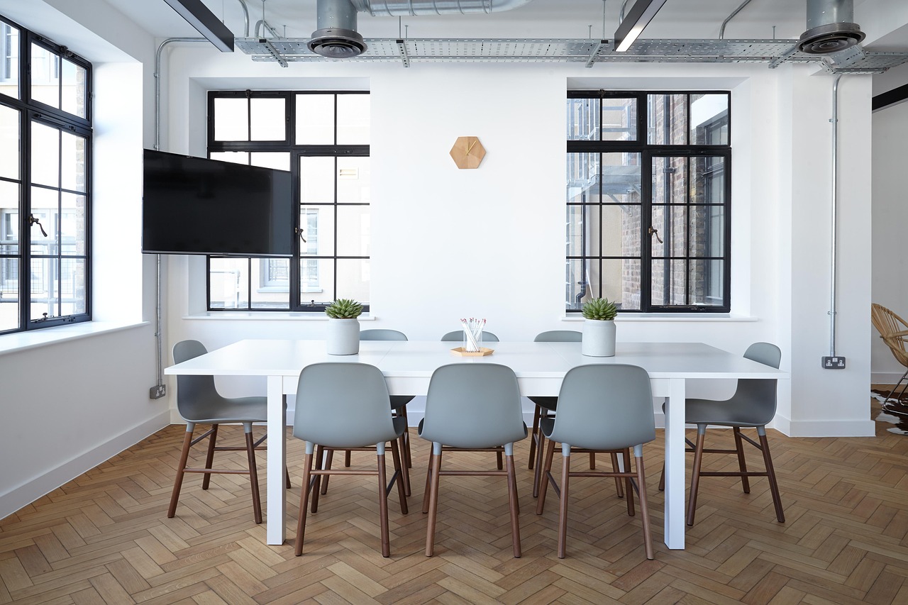 Moderne tafel met usb-c aansluitingen. Moderne tafel met usb-c aansluitingen.