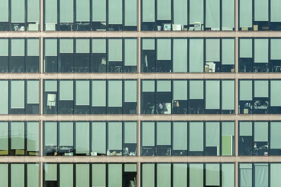 Moderne woning met smart glass technologie.